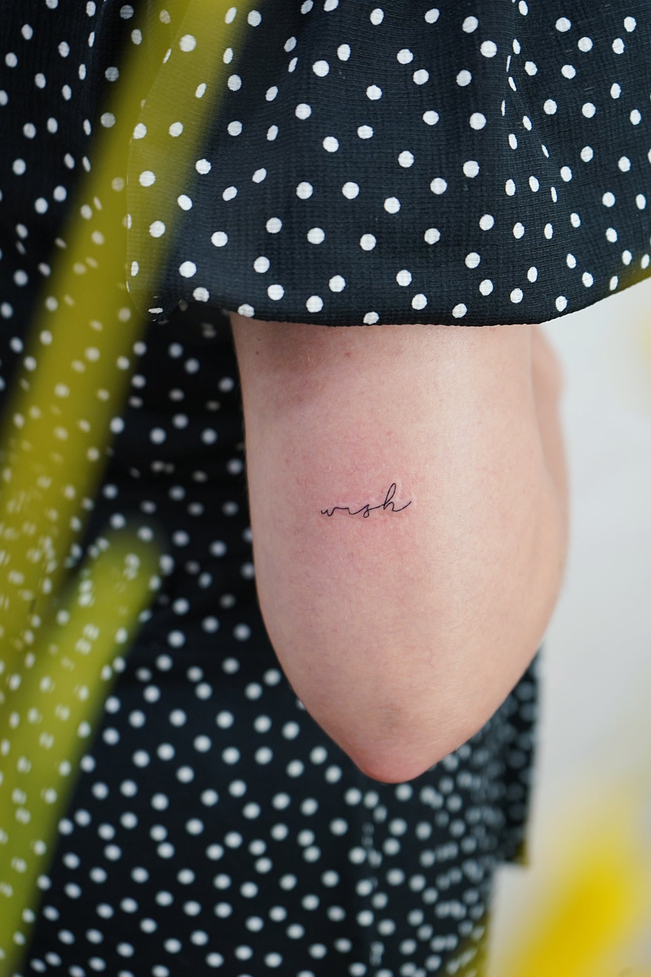 Tatuaje de barco papel en zona desconocida, línea fina
