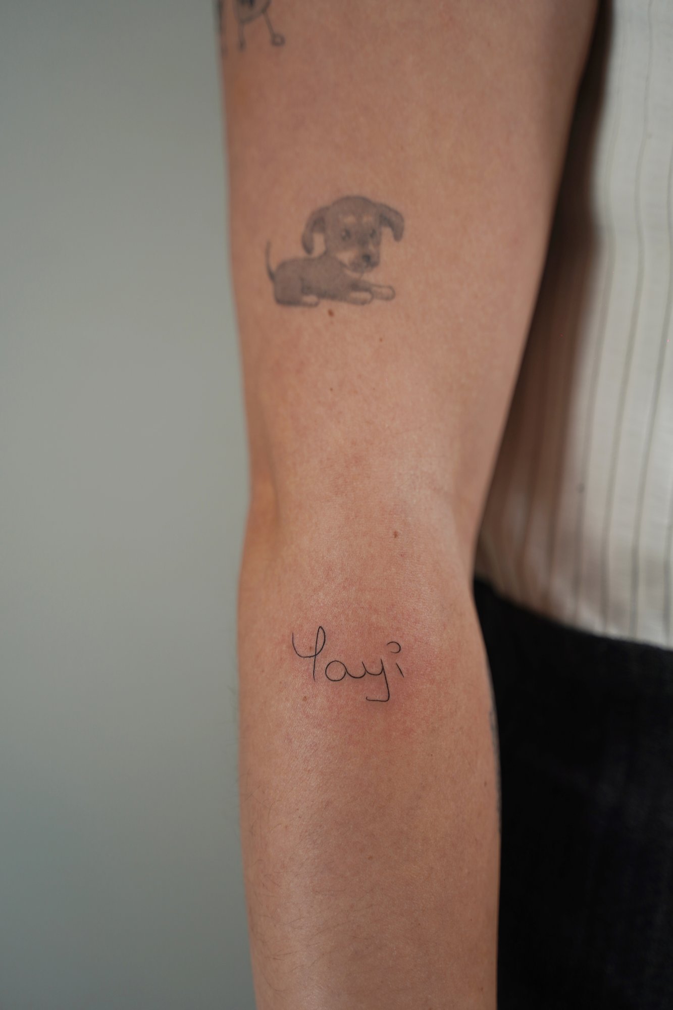 Tatuaje de brujula en zona desconocida, línea fina