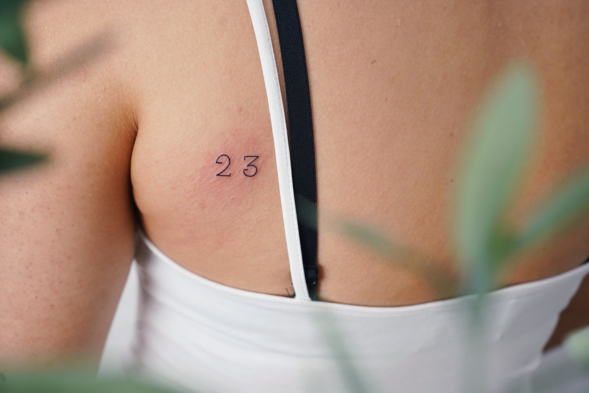 Tatuaje de carita feliz en zona desconocida, línea fina
