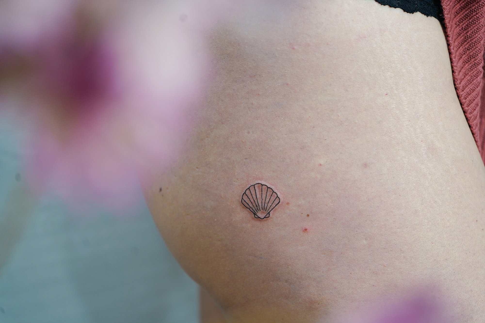 Tatuaje concha fineline Sinkply Madrid