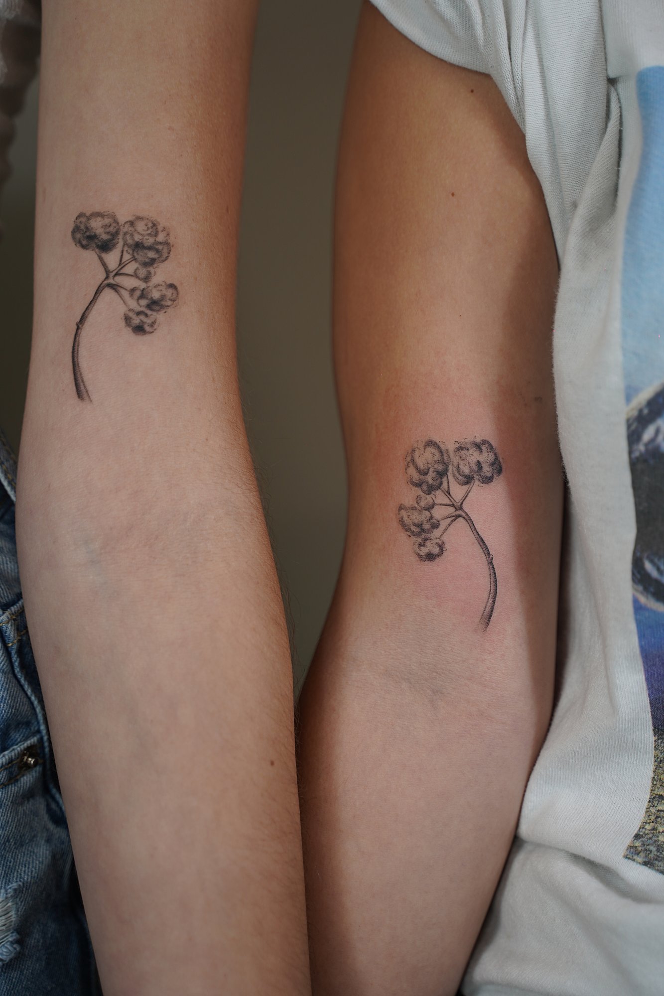 Tatuaje de copo nieve en zona desconocida, línea fina