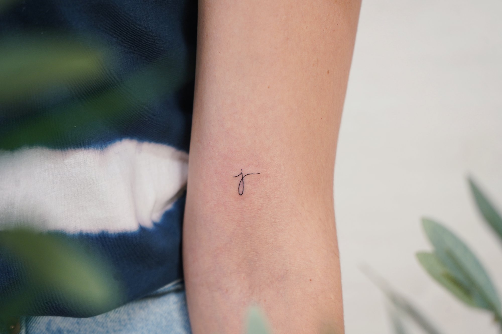 Tatuaje de corazon simple en zona desconocida, línea fina