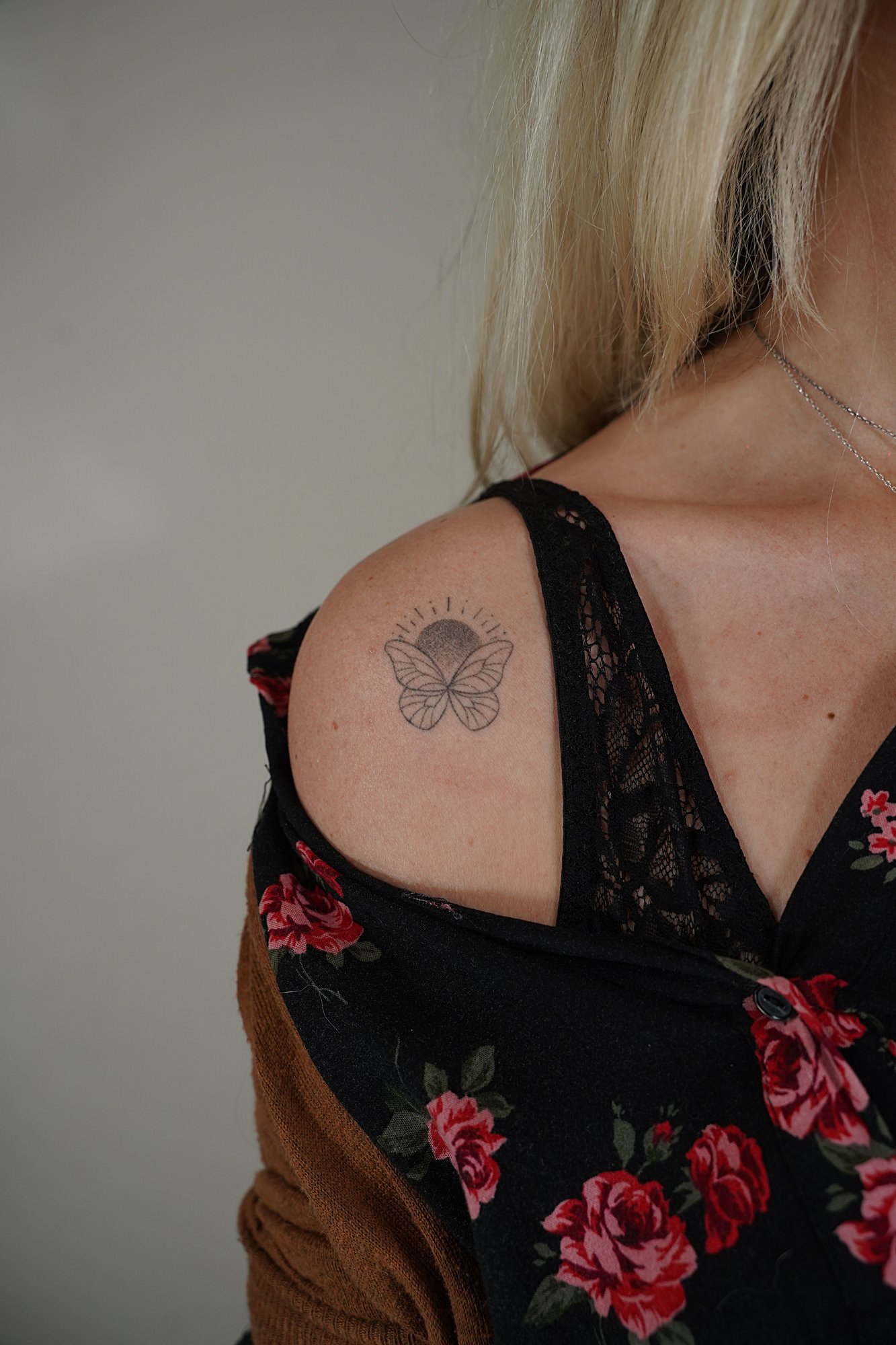 Tatuaje de curita corazon en zona desconocida, línea fina