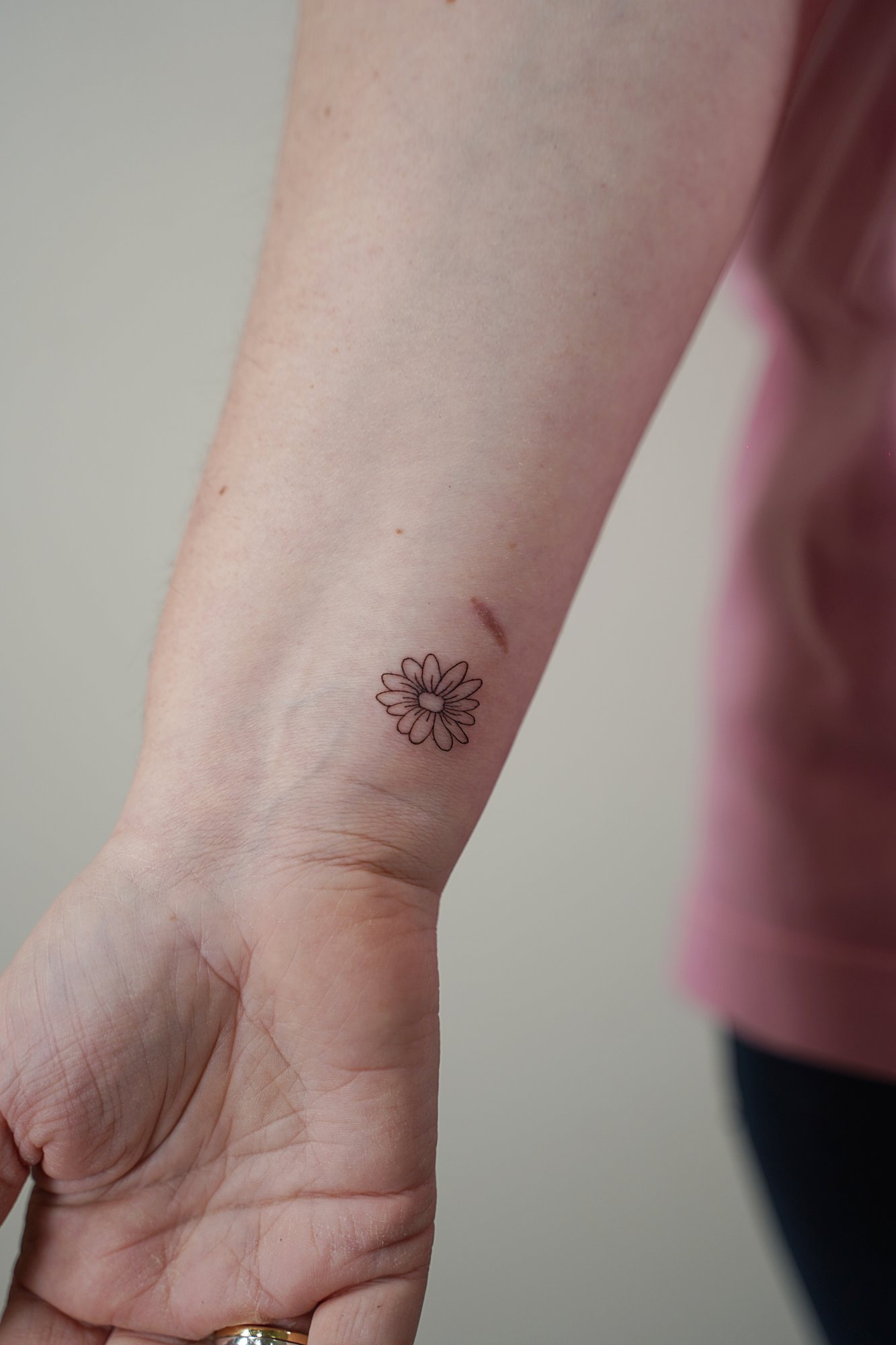 Tatuaje de fantasma en zona desconocida, línea fina