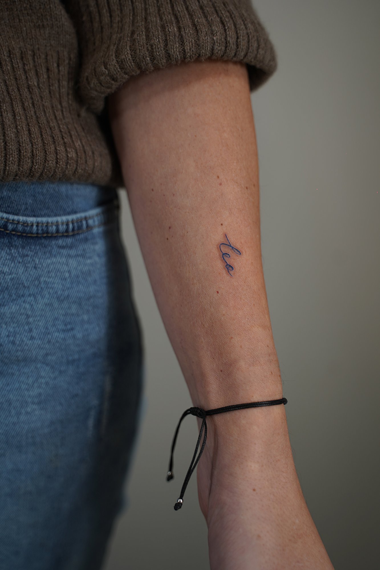 Tatuaje de faros en zona desconocida, línea fina