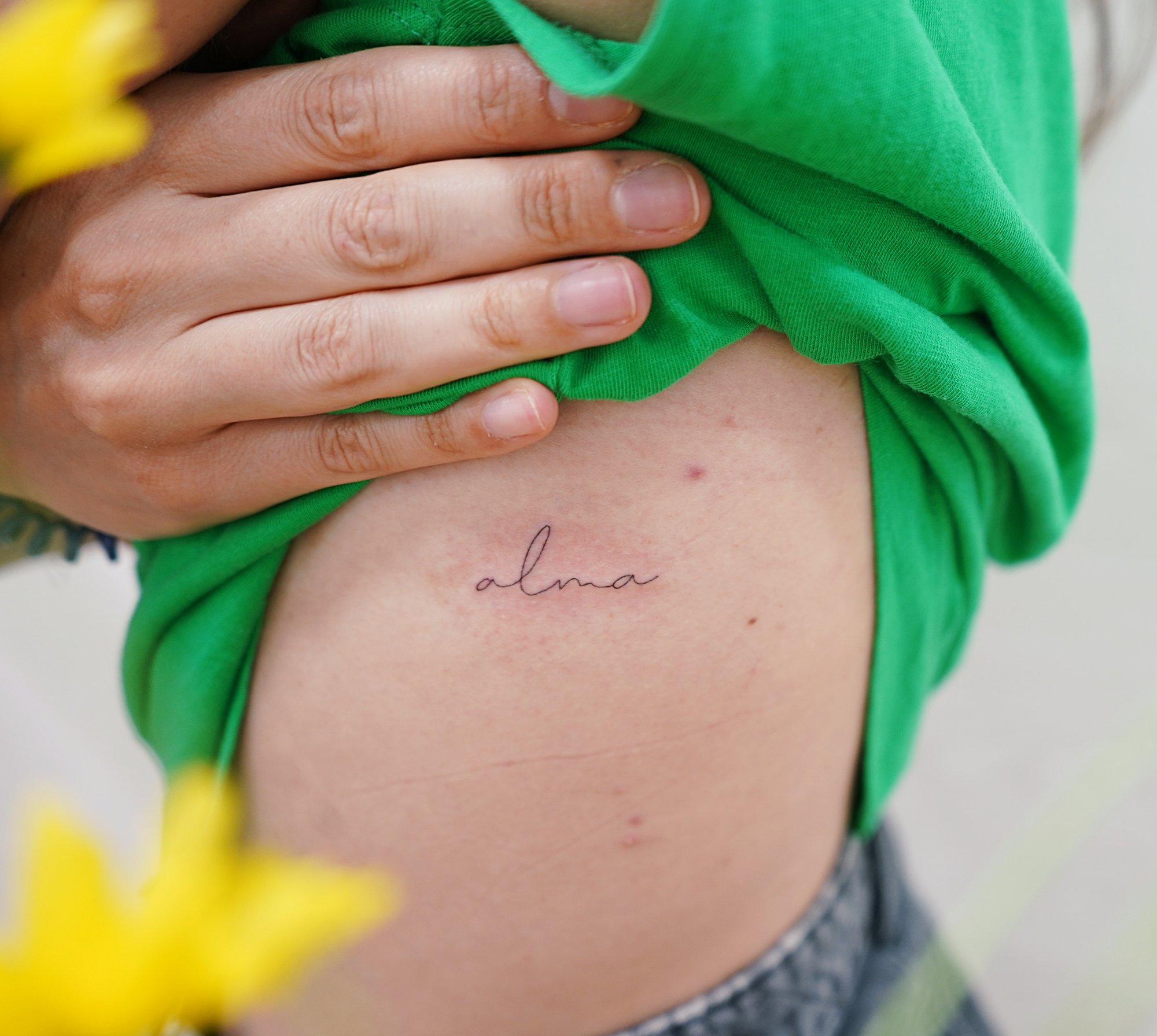 Tatuaje de fuego en zona desconocida, línea fina