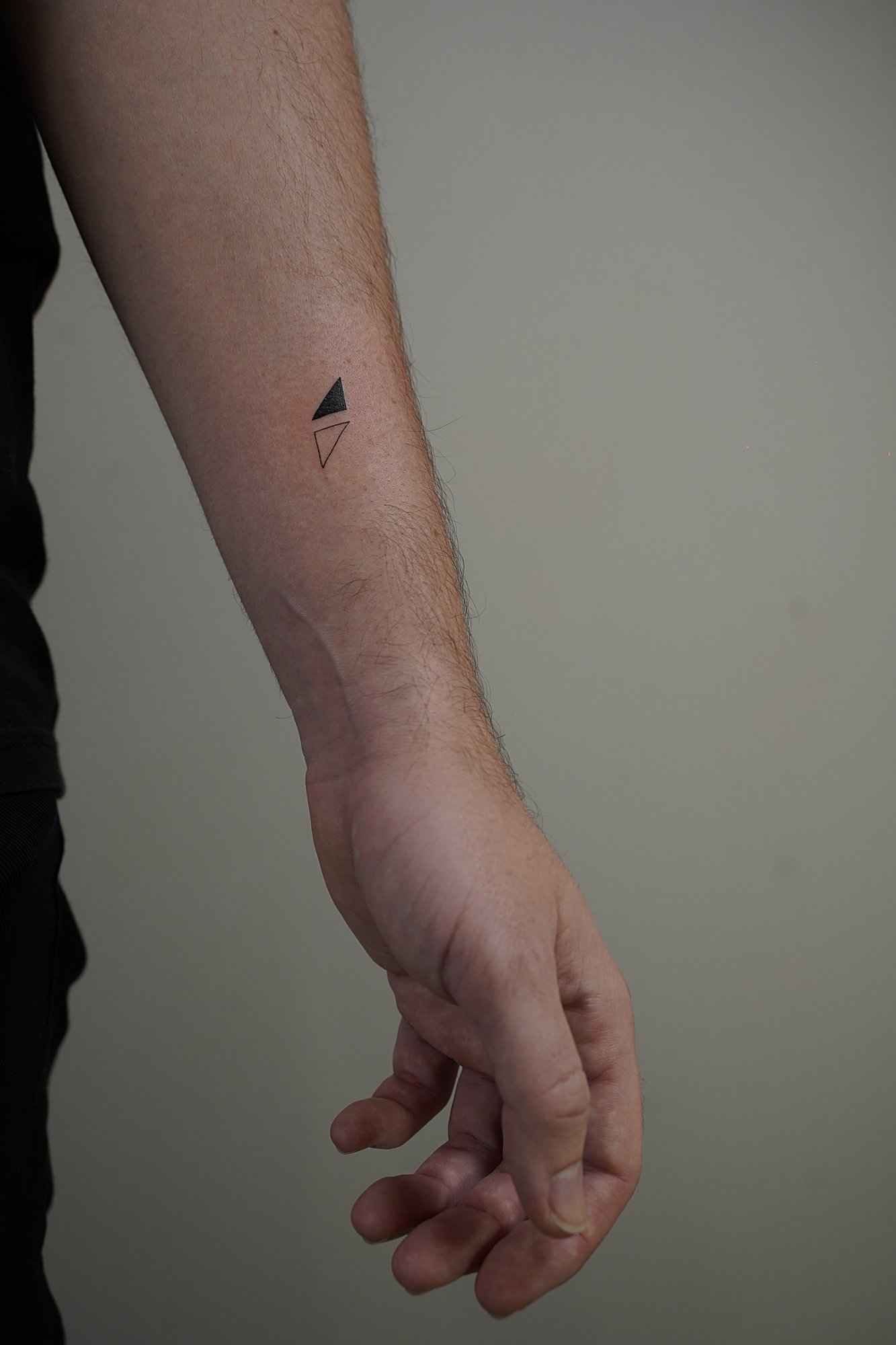 Tatuaje de infinito en zona desconocida, línea fina