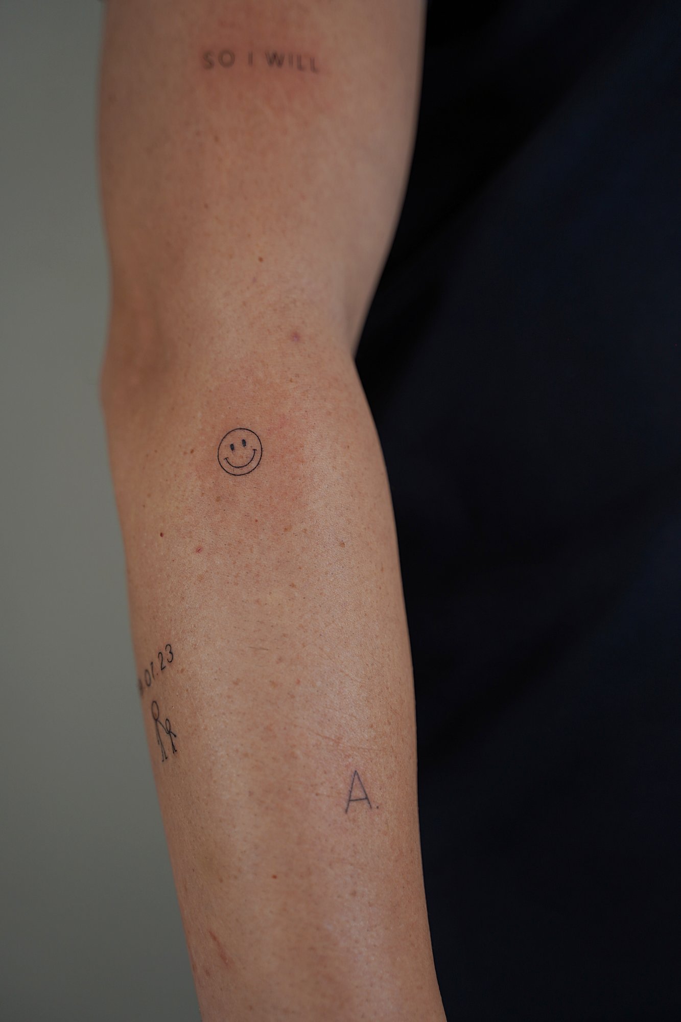 Tatuaje de infinito en zona desconocida, línea fina