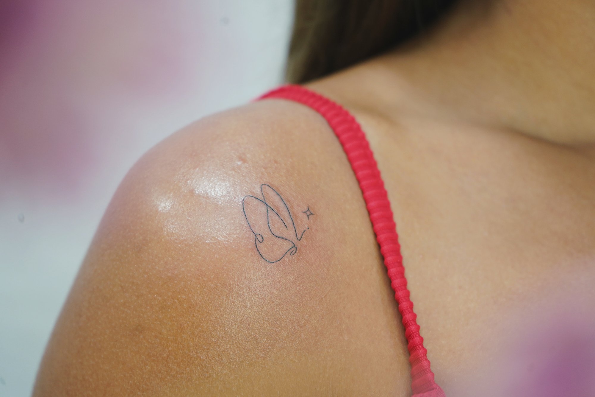 Tatuaje de montana en zona desconocida, línea fina