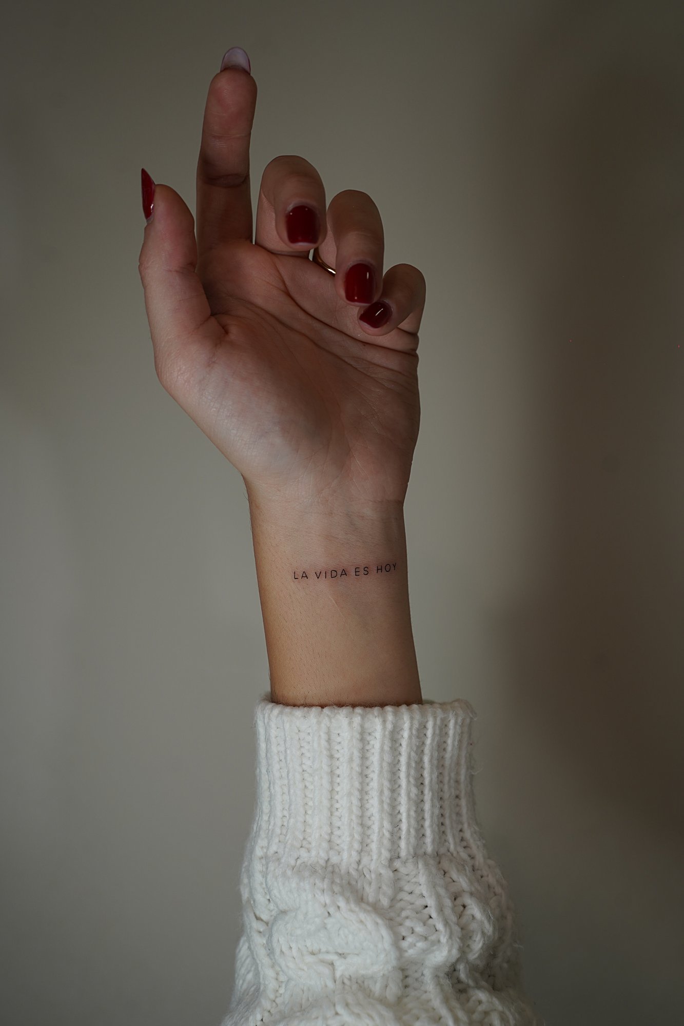 Tatuaje de montanas en zona desconocida, línea fina