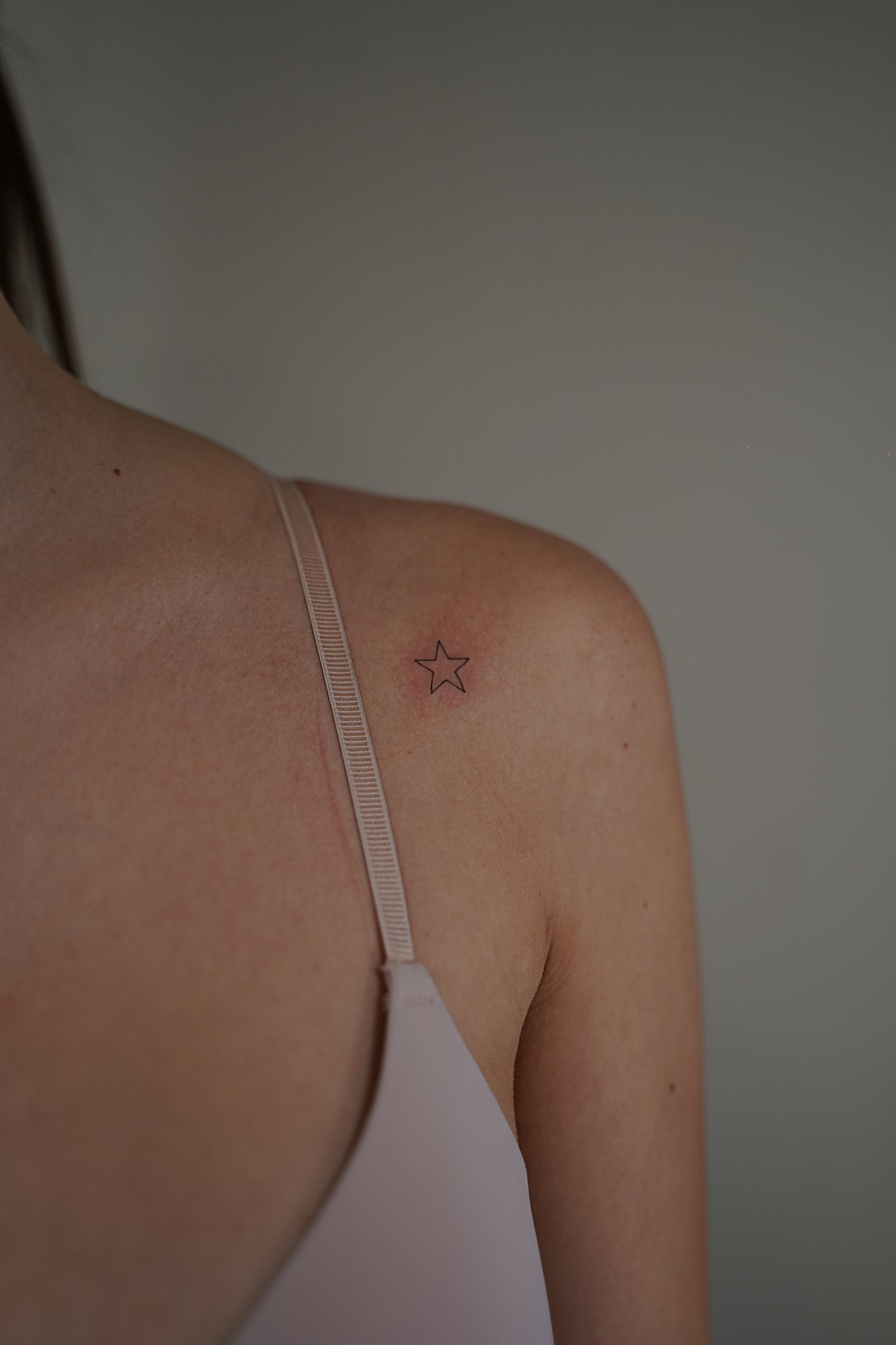 Tatuaje de nota musical en zona desconocida, línea fina