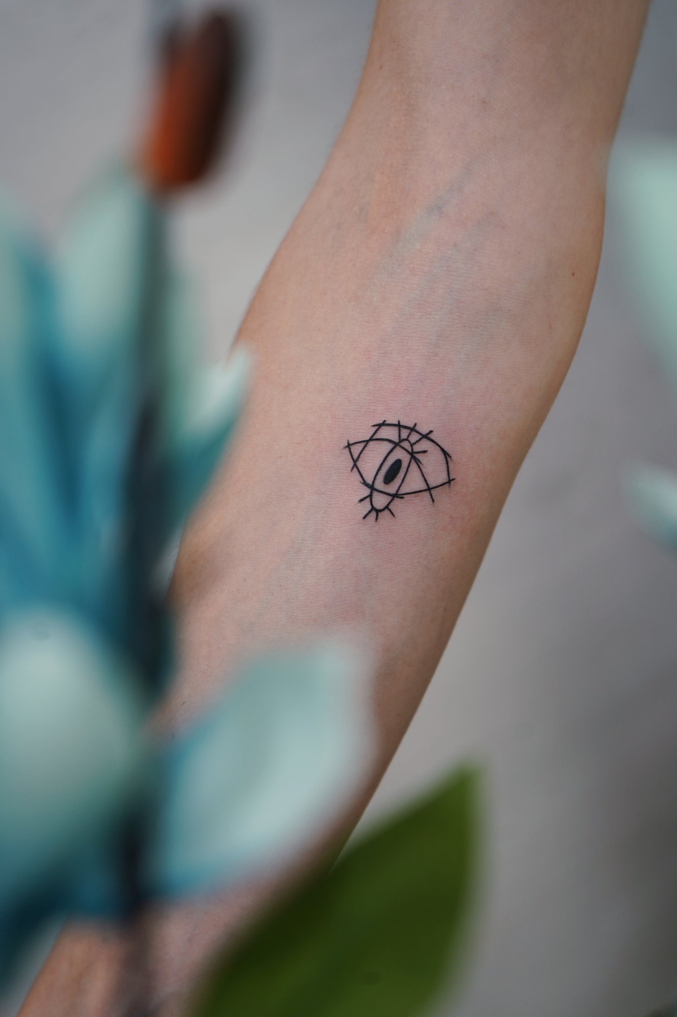 Tatuaje de ojos dibujo en zona desconocida, línea fina