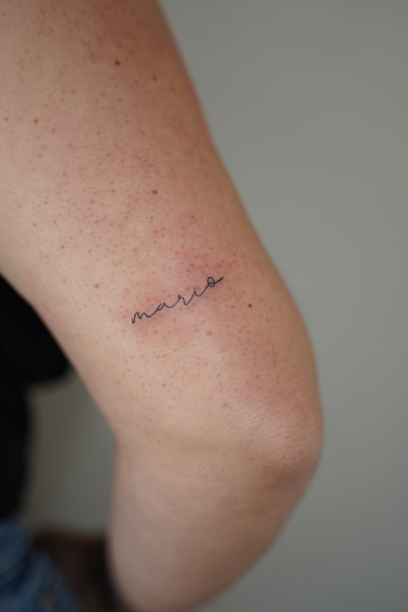 Tatuaje de ornamento en zona desconocida, línea fina