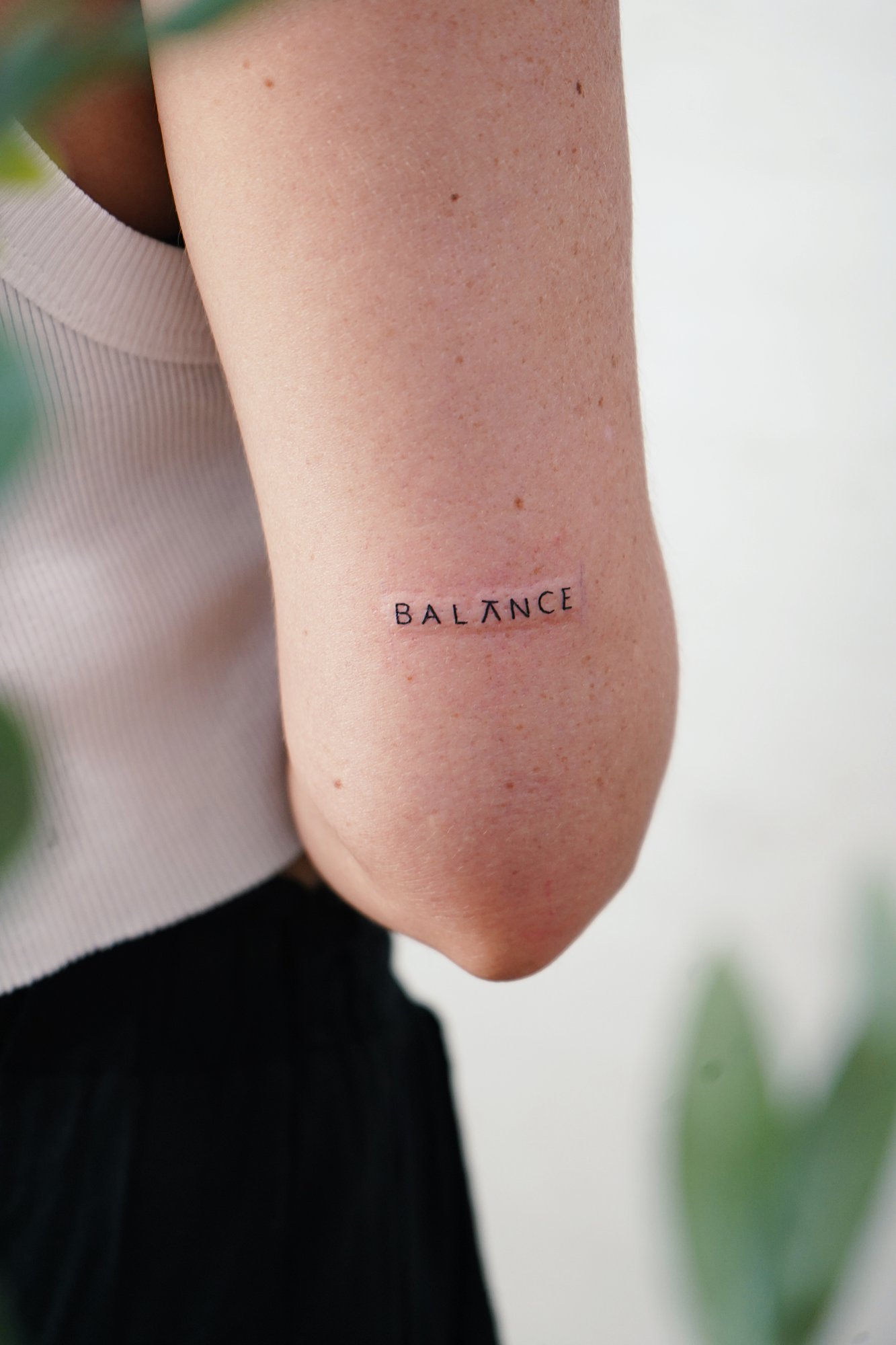 Tatuaje de palmeras en zona desconocida, línea fina