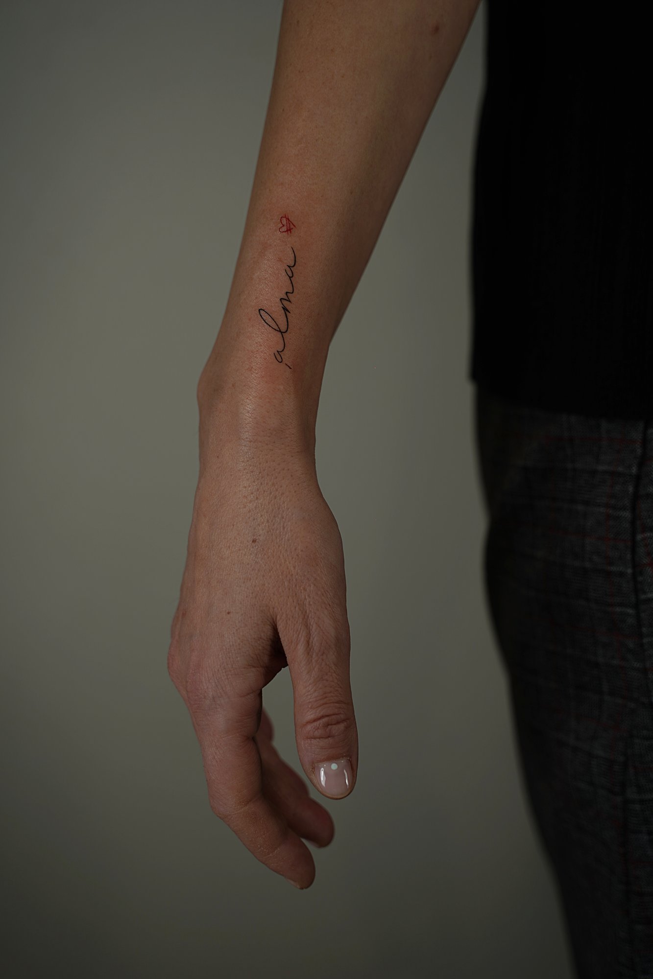 Tatuaje de pestanas en zona desconocida, línea fina
