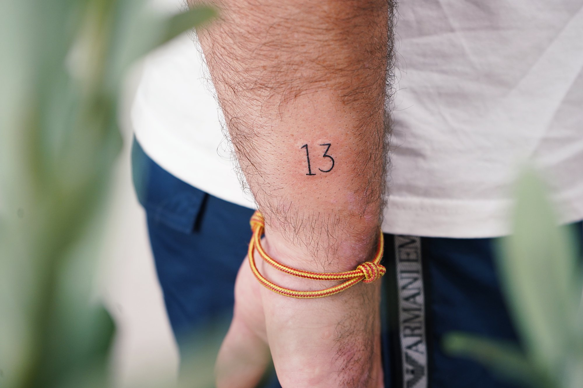 Tatuaje de runas vikingas en zona desconocida, línea fina