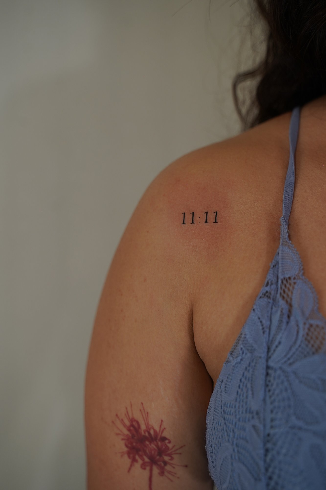 Tatuaje de simbolo en zona desconocida, línea fina