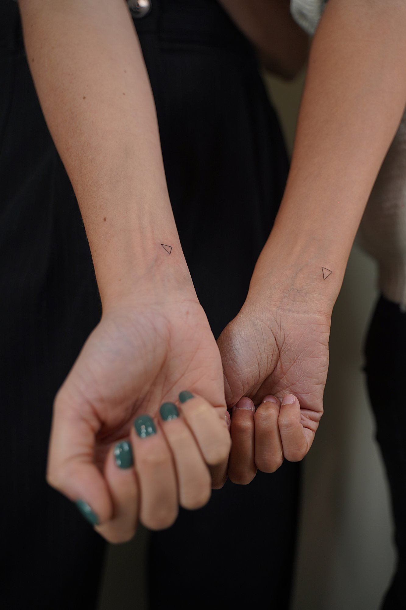 Tatuaje de tacones frase en zona desconocida, línea fina