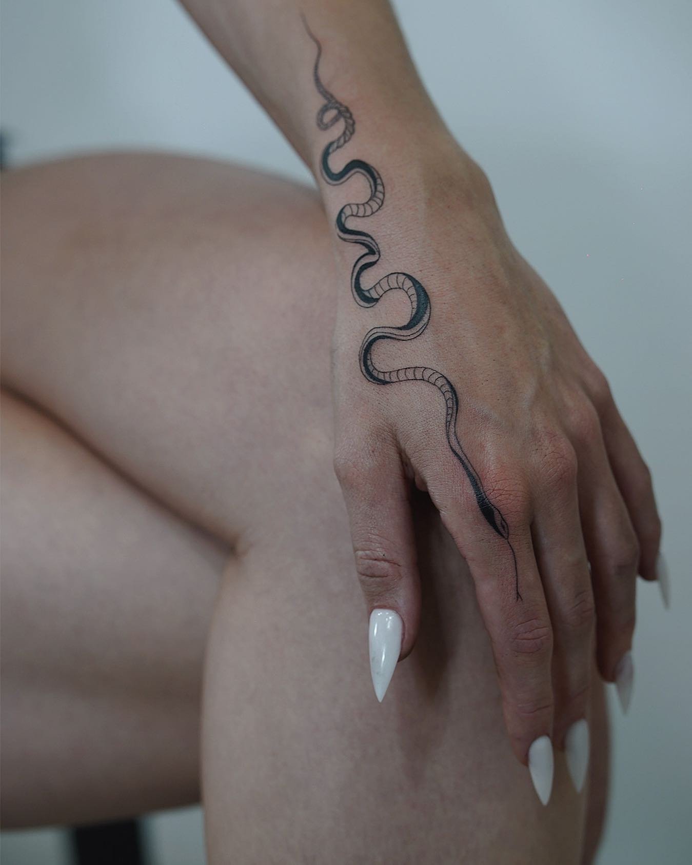 Tatuaje de animal en antebrazo, línea fina Sinkply Madrid