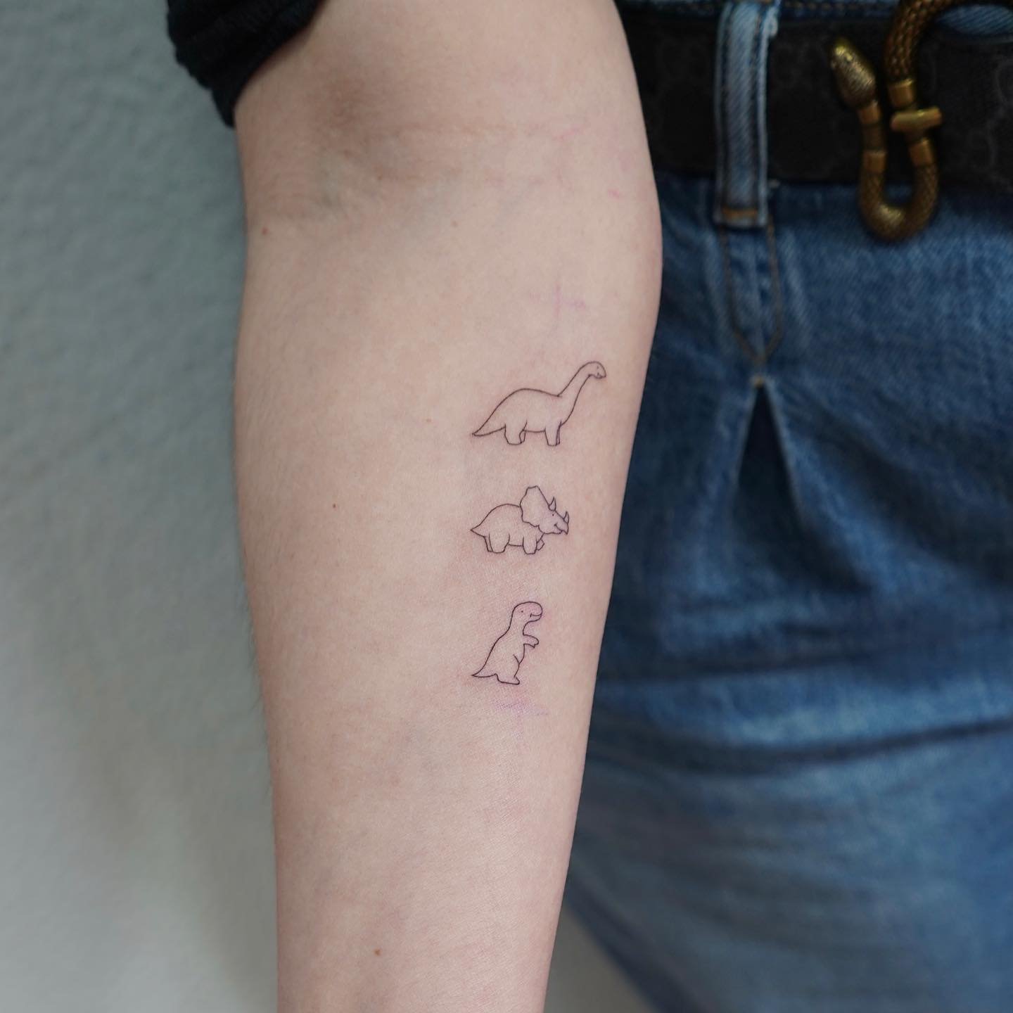 Tatuaje animal fine-line en antebrazo · Sinkply Studio