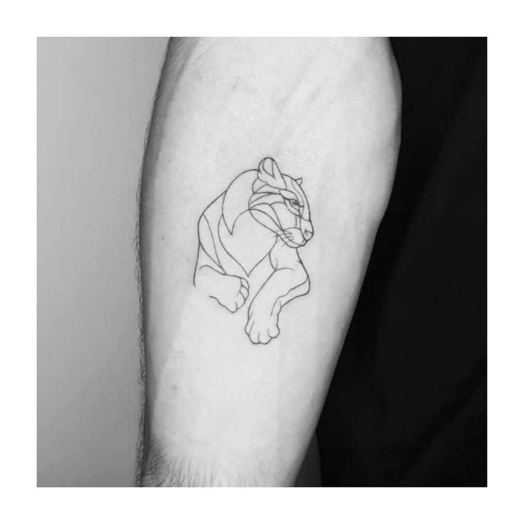 Tatuaje de animal en antebrazo, línea fina Sinkply Madrid