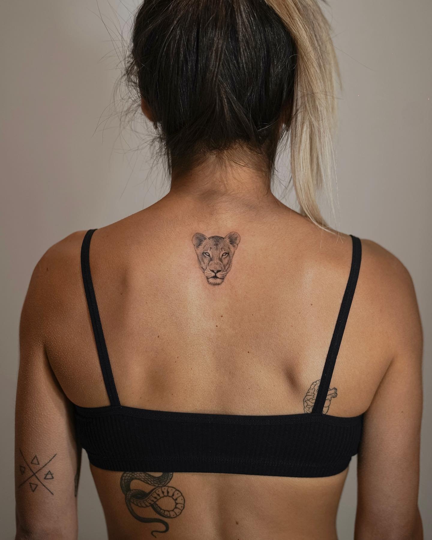 Tatuaje de animal en brazo, línea fina Sinkply Madrid