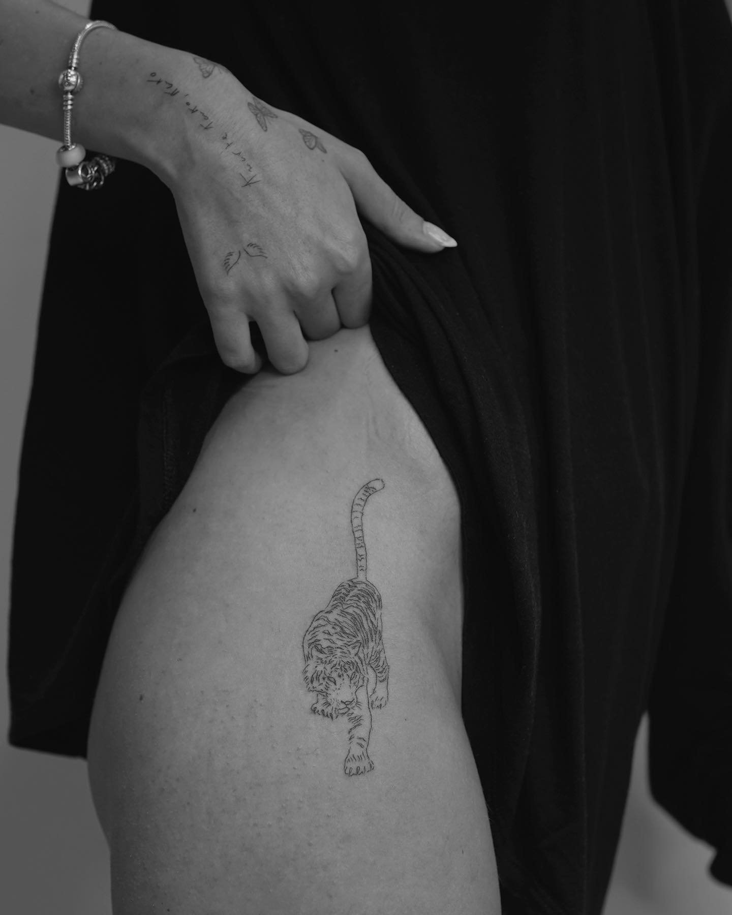 Tatuaje de animal en brazo, línea fina Sinkply Madrid