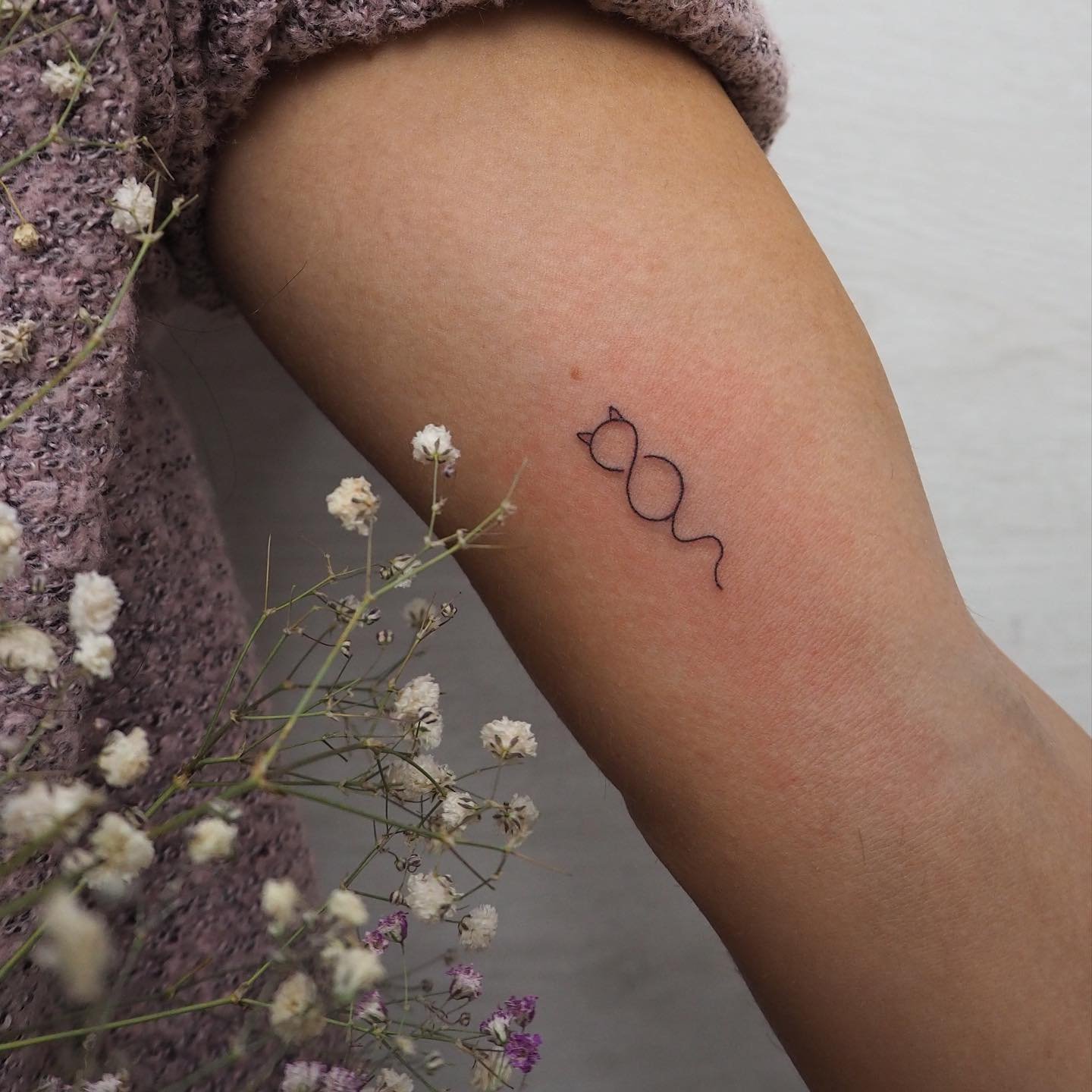 Tatuaje de animal en brazo, línea fina Sinkply Madrid