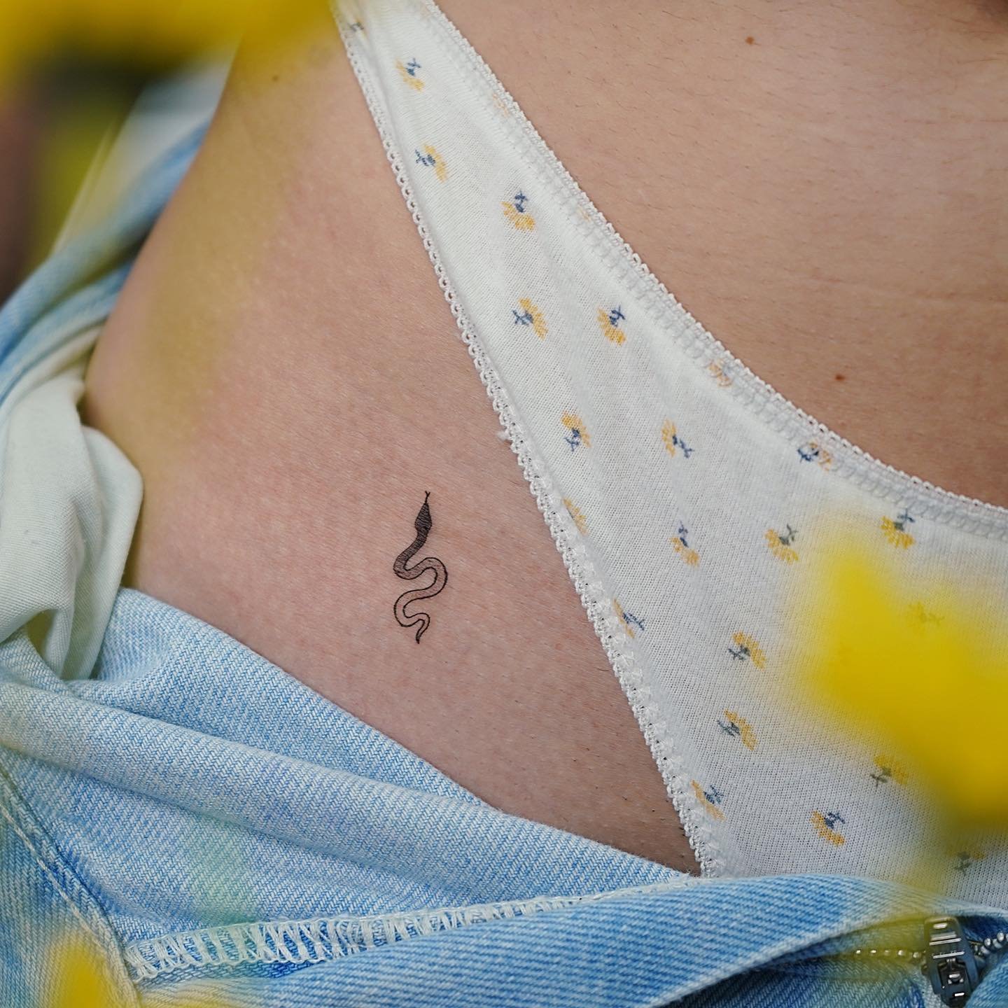Tatuaje de animal en muslo, línea fina Sinkply Madrid