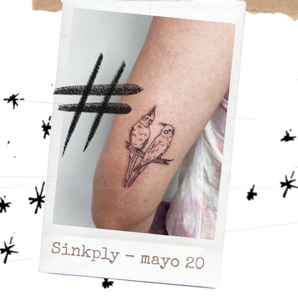 Tatuaje de ave en antebrazo, línea fina Sinkply Madrid