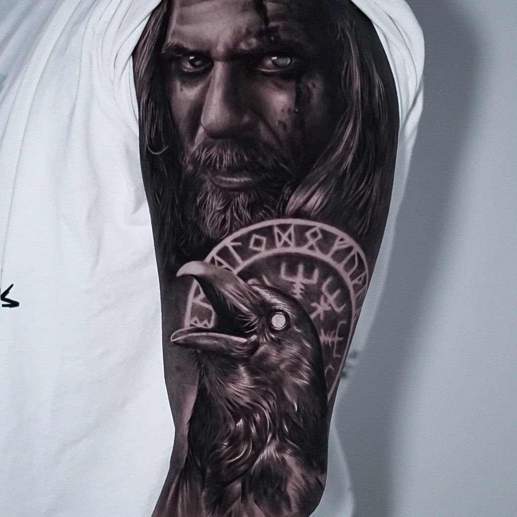 Tatuaje de ave en brazo, línea fina Sinkply Madrid