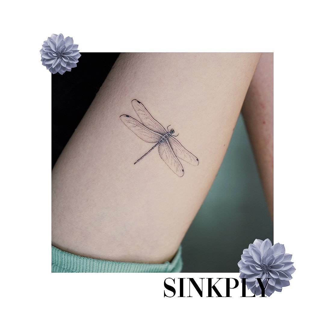 Tatuaje de insecto en antebrazo, línea fina Sinkply Madrid