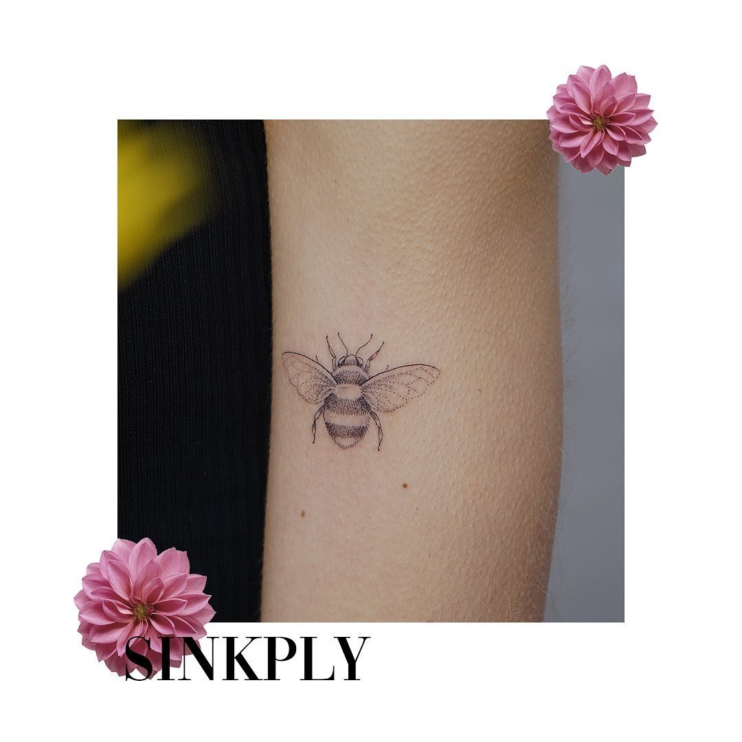 Tatuaje de insecto en antebrazo, línea fina Sinkply Madrid