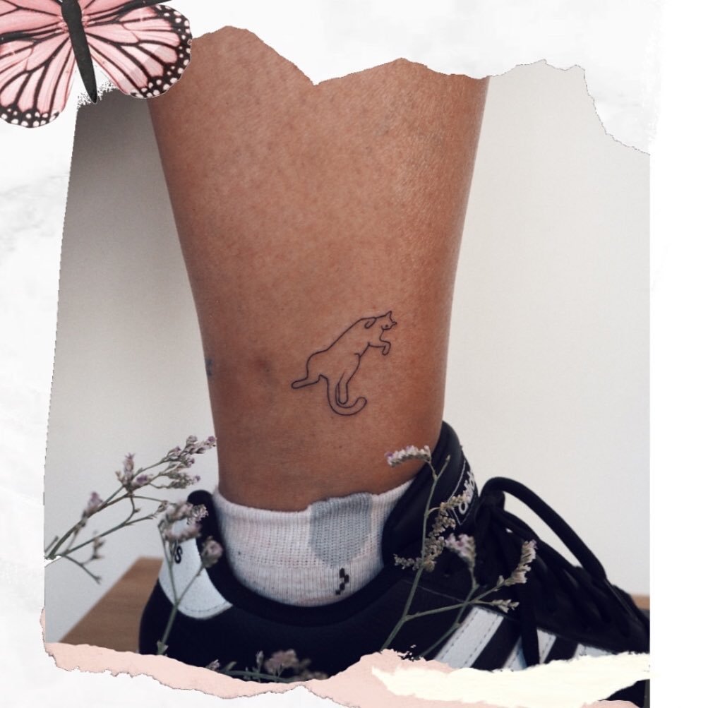 Tatuaje de insecto en antebrazo, línea fina Sinkply Madrid