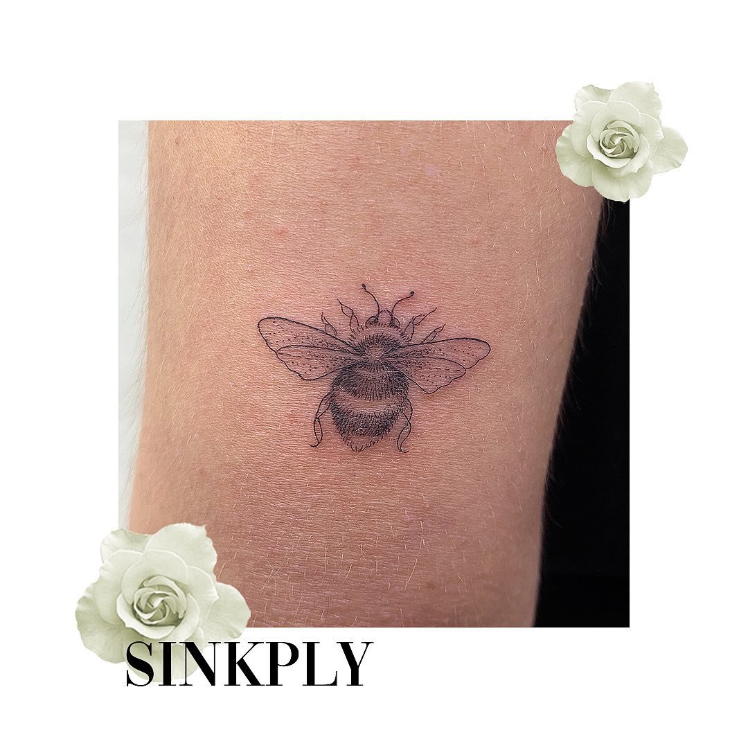 Fineline-Tattoo · Insekt · Unterarm · Sinkply Zürich