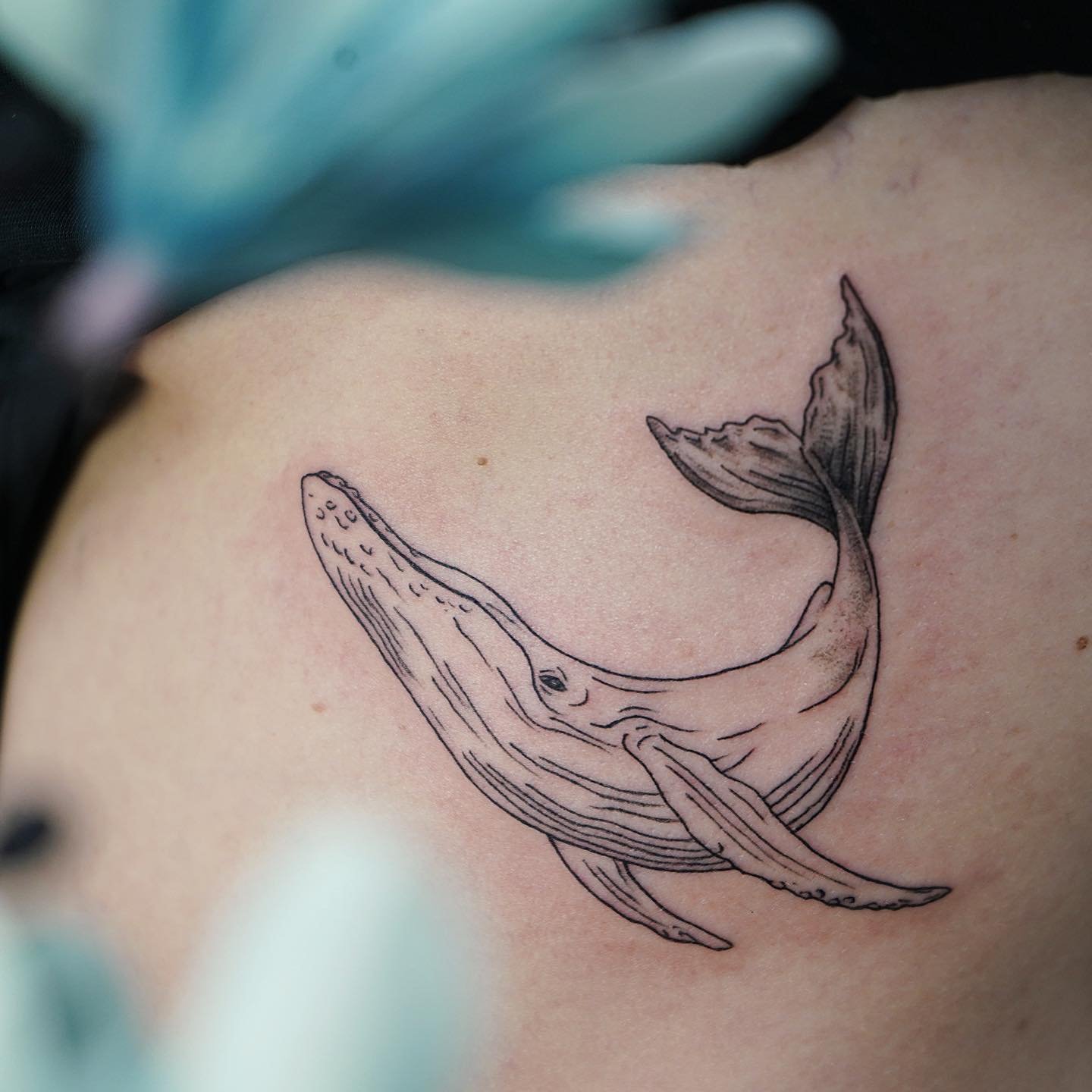 Tatuaje de marino en antebrazo, línea fina Sinkply Madrid