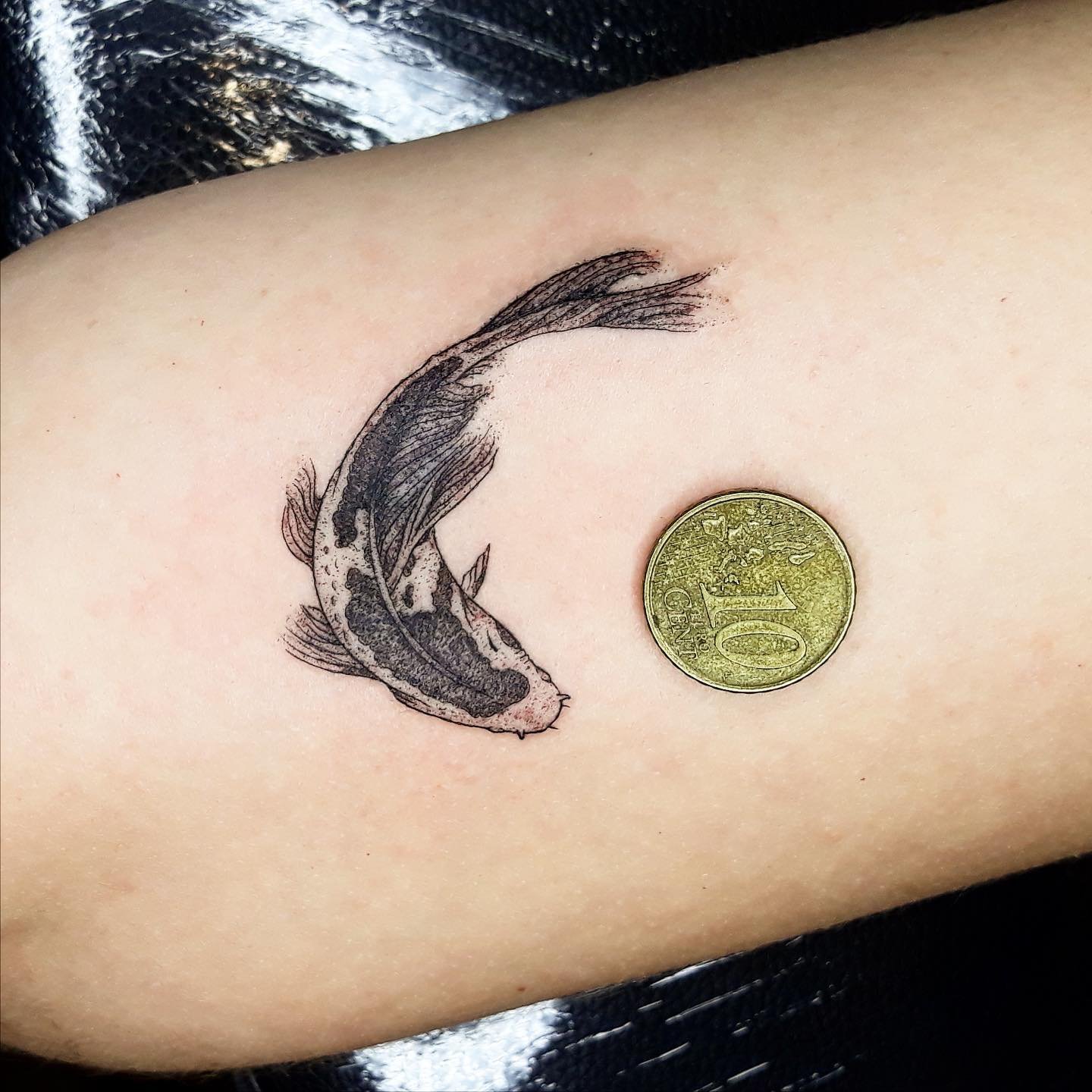 Tatuaje de marino en antebrazo, línea fina Sinkply Madrid