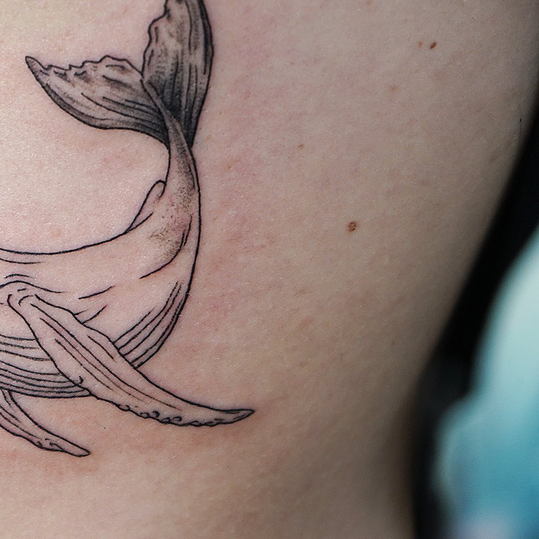 Tatuaje de marino en antebrazo, línea fina Sinkply Madrid