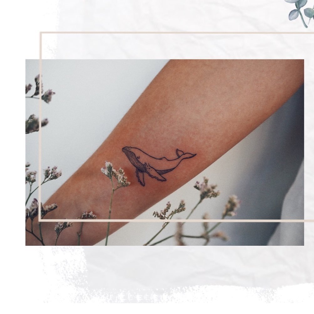 Tatuaje de marino en antebrazo, línea fina Sinkply Madrid