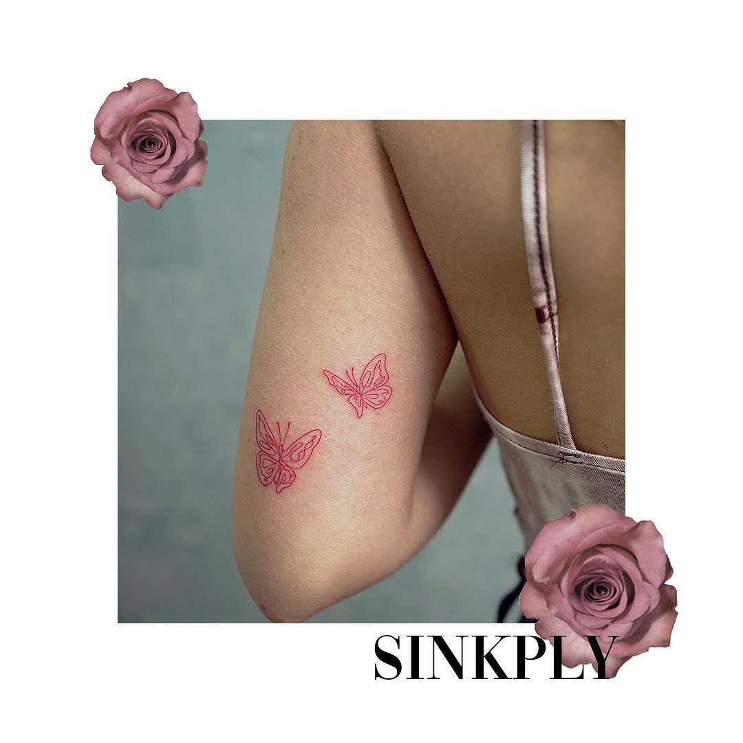 Tatuaje de mariposa en brazo, línea fina Sinkply Madrid