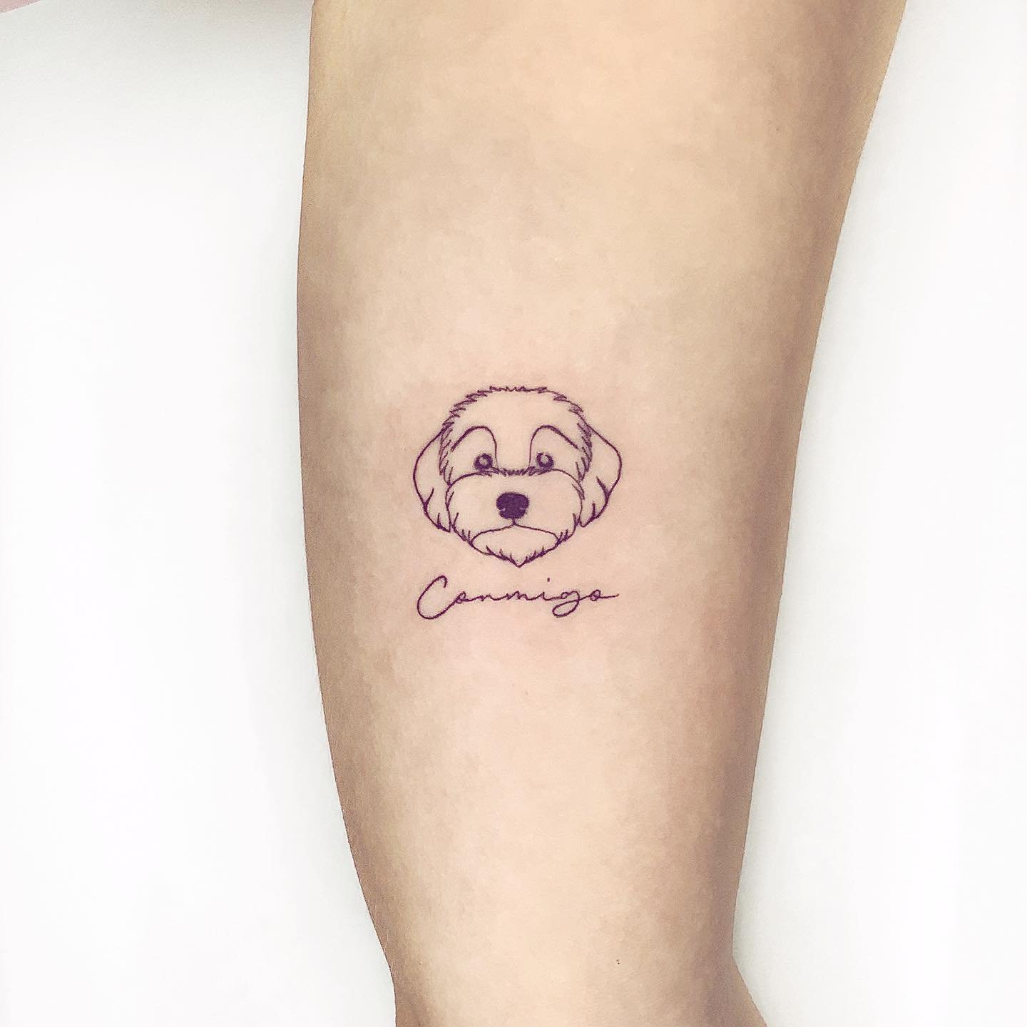 Tatuaje de pet en antebrazo, línea fina Sinkply Madrid