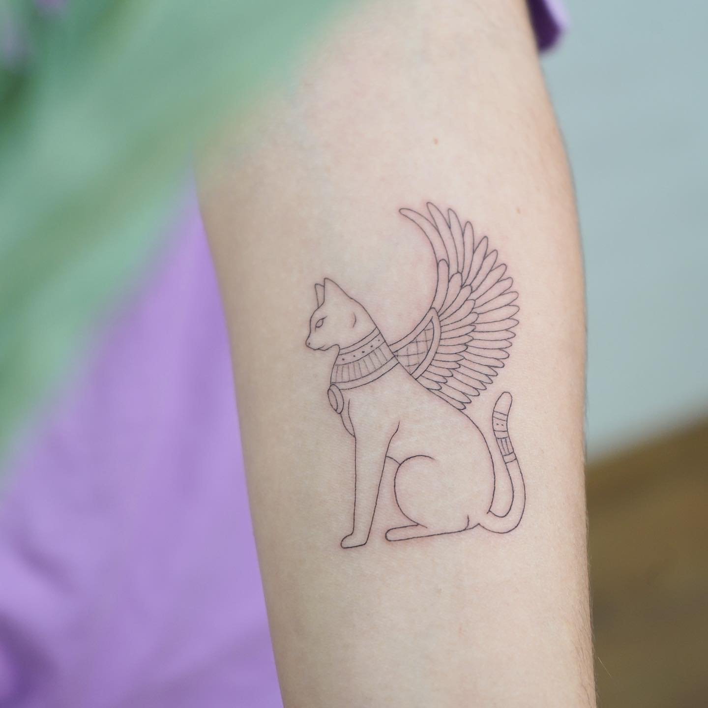 Tatuaje de pet en antebrazo, línea fina Sinkply Madrid