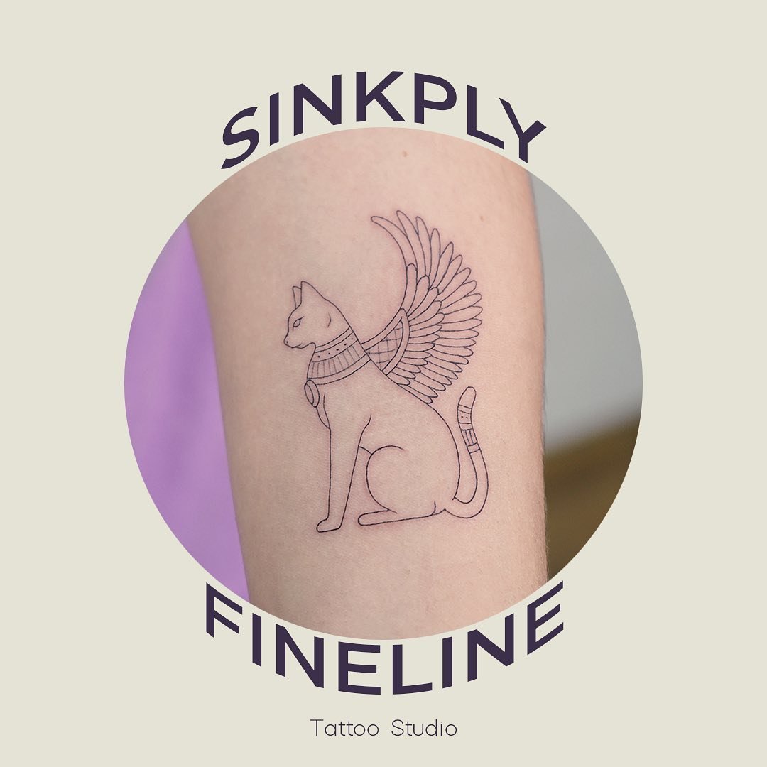 Tatuaje de pet en antebrazo, línea fina Sinkply Madrid