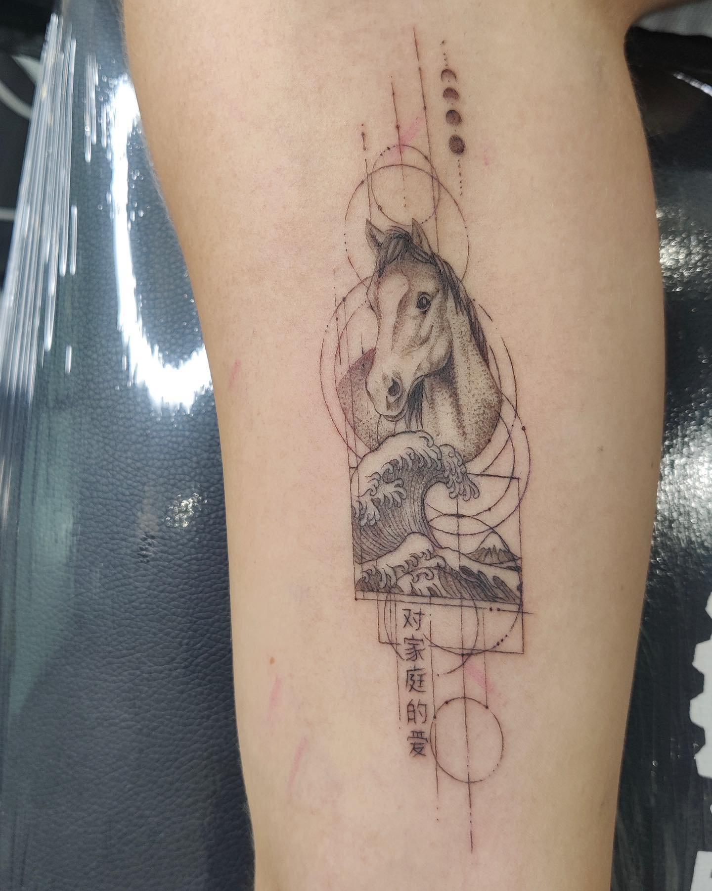 Tatuaje de pet en antebrazo, línea fina Sinkply Madrid