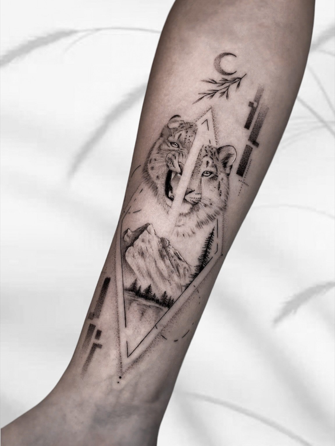 Tatuaje de pet en antebrazo, línea fina Sinkply Madrid