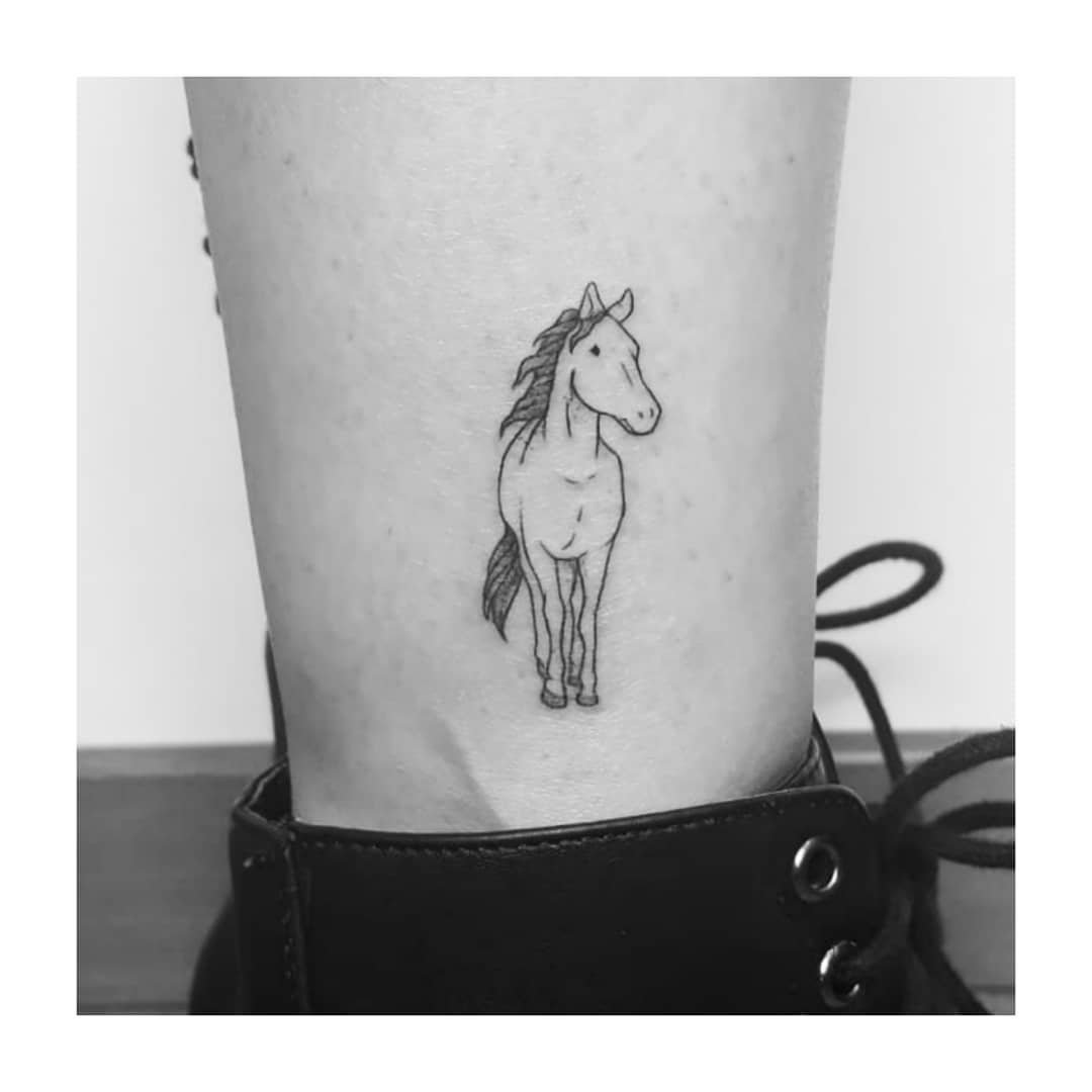Tatuaje de pet en antebrazo, línea fina Sinkply Madrid