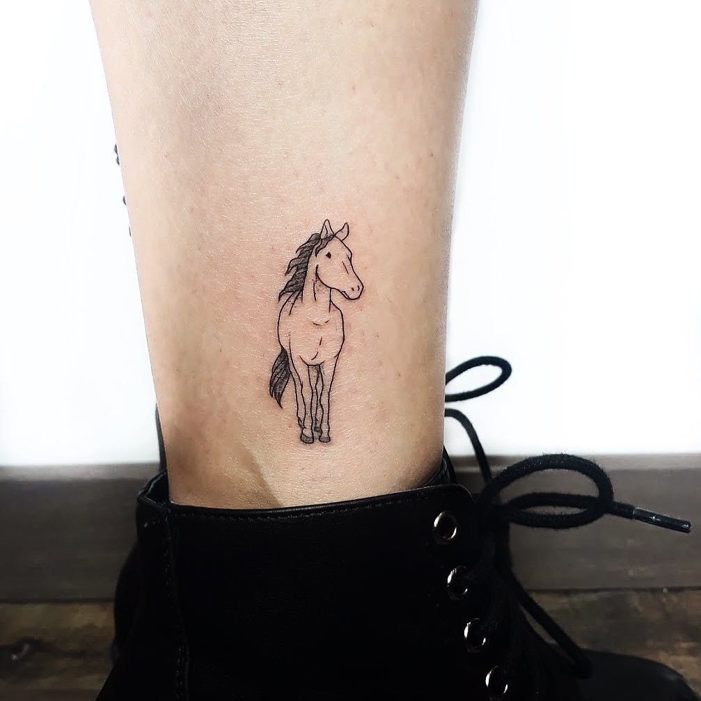 Tatuaje de pet en antebrazo, línea fina Sinkply Madrid