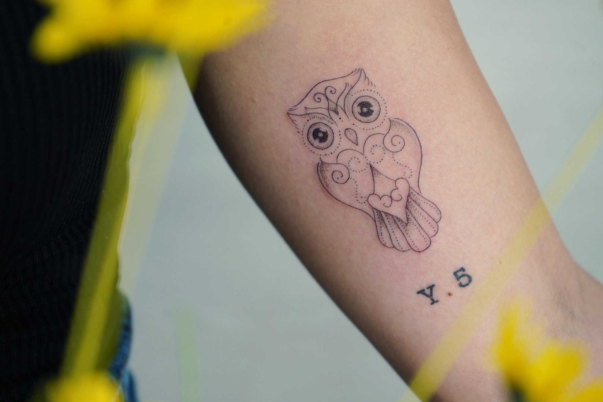Tatuaje de buho detallado en zona desconocida, línea fina