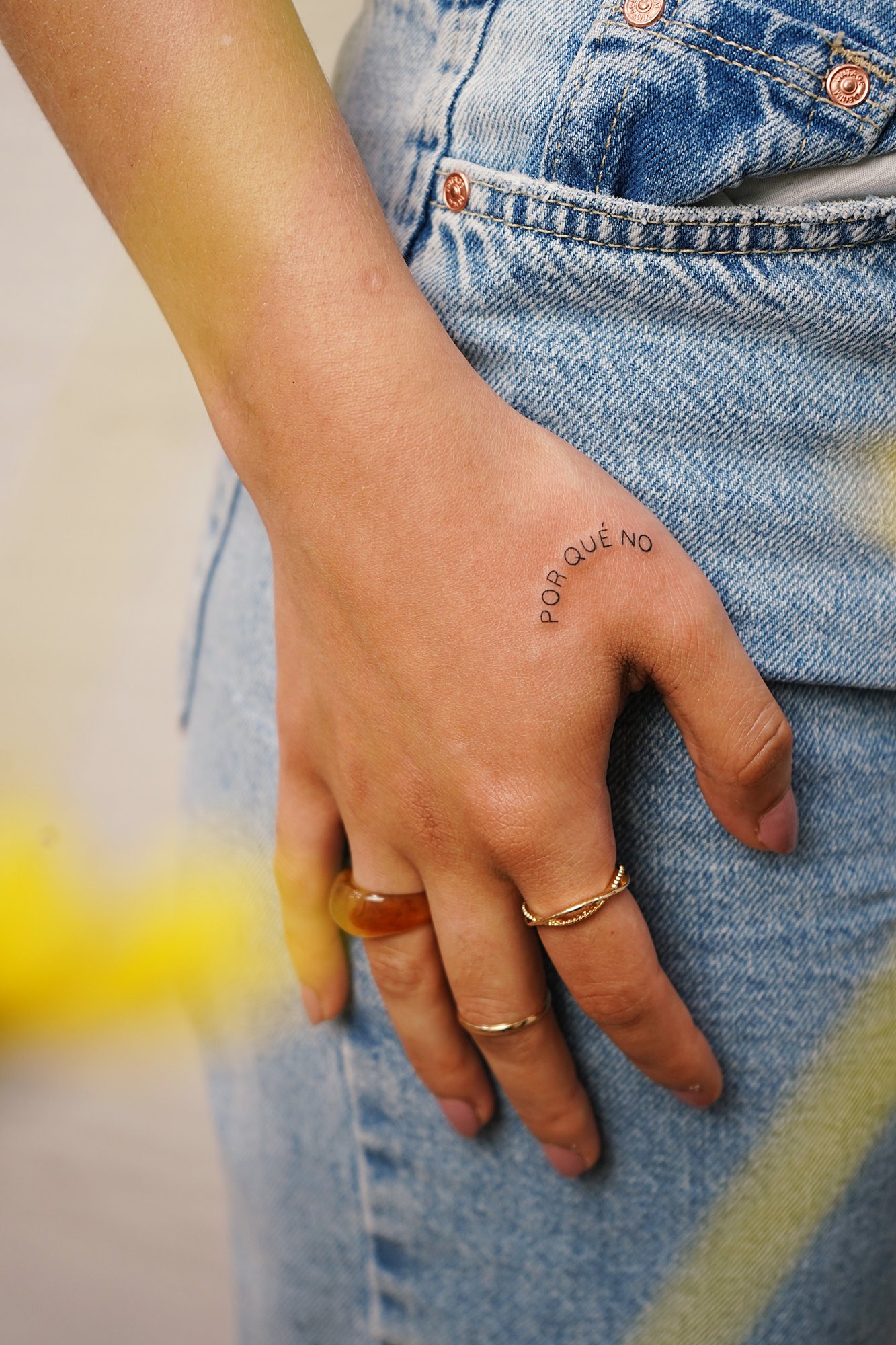 Tatuaje de mariposa simple en zona desconocida, línea fina