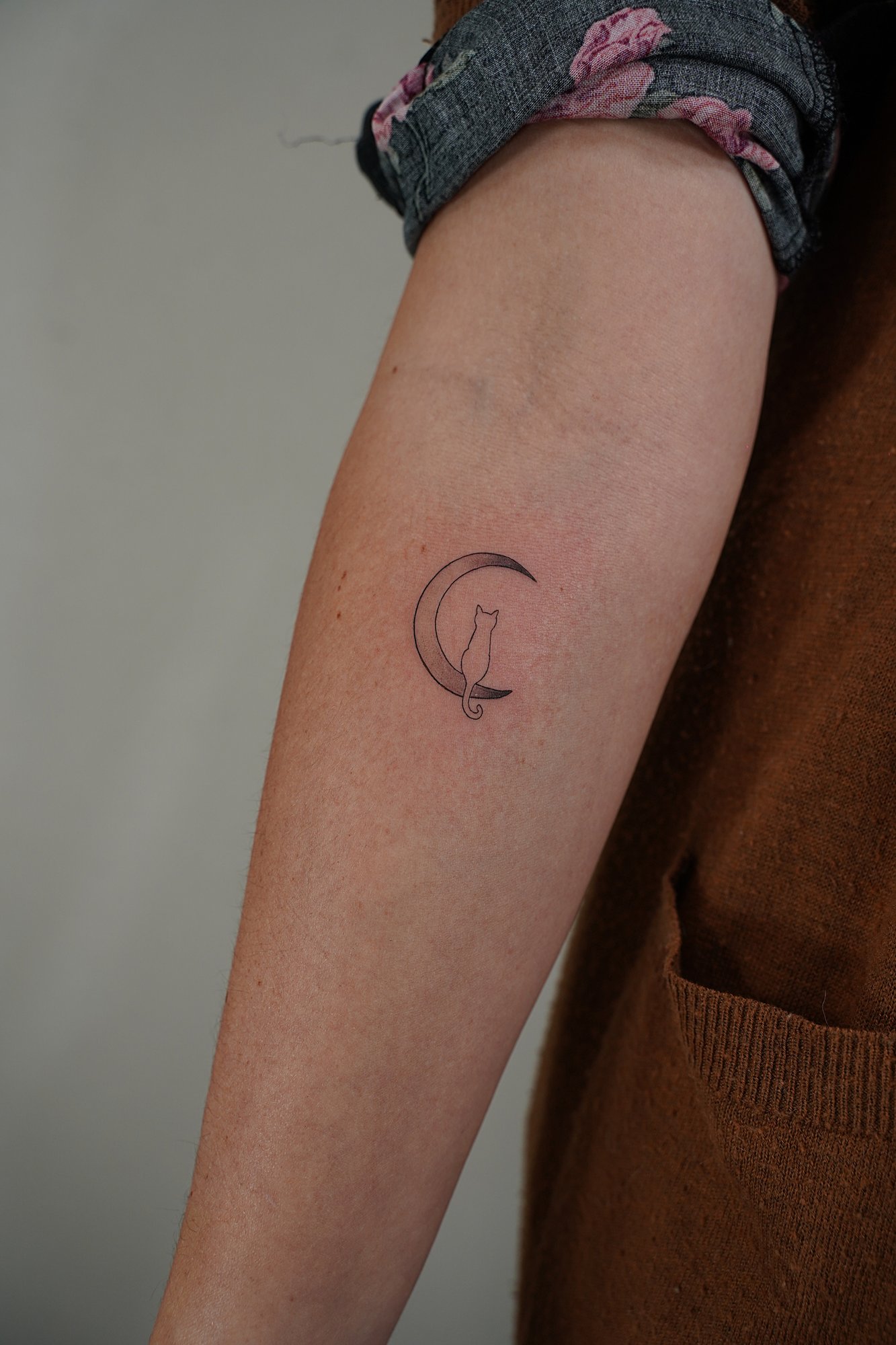 Tatuaje de mariposa simple en zona desconocida, línea fina